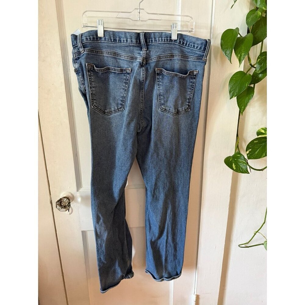 Old Navy men’s size 34 X30 straight blue jeans - Picture 6 of 7